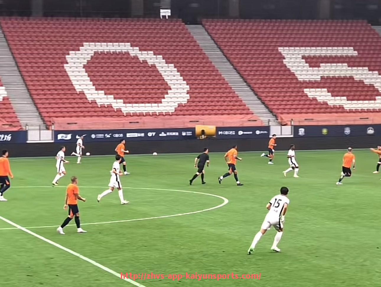 开云体育app下载-英超降级球队主要球员转会交易情况分析